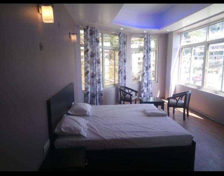 Hotel-78 Pithoragarh Ngoại thất bức ảnh