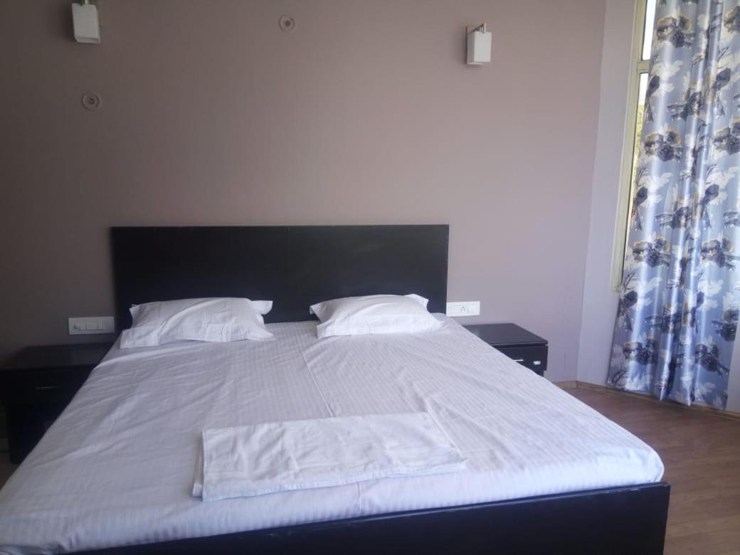 Hotel-78 Pithoragarh Ngoại thất bức ảnh